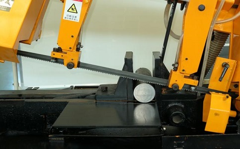 下陆数控带锯床自动送料精度会出现偏差吗？